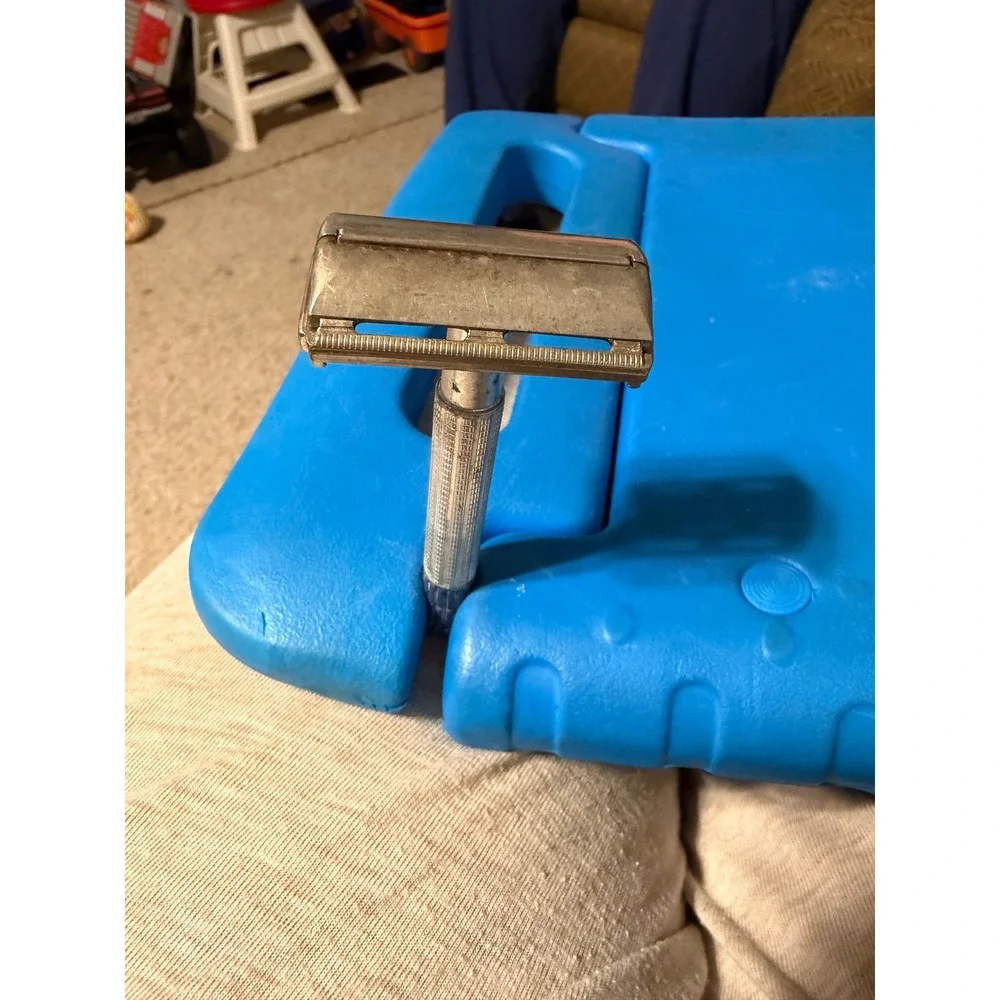 Vintage Gillette Super Speed Blue Tip Safety Razor Butterfly Open Made in USA